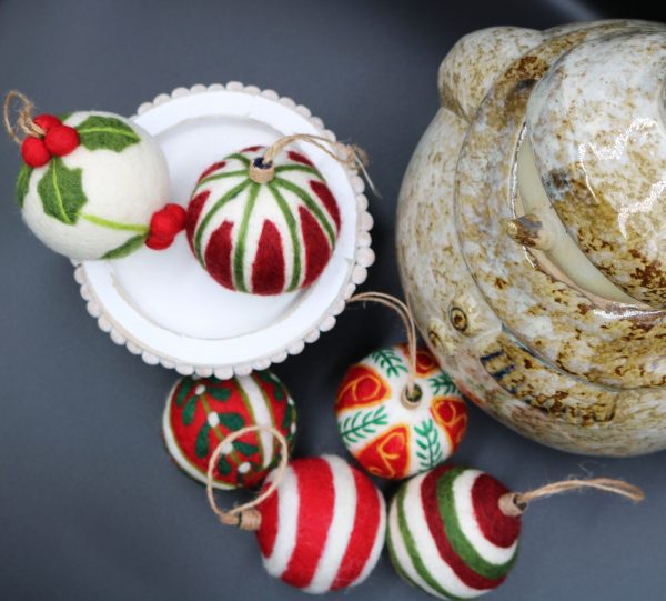 Felt-Ornaments-Ball-overhead-view